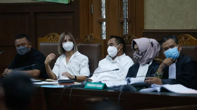 [Fimela] Nia Ramadhani dan Ardi Bakrie