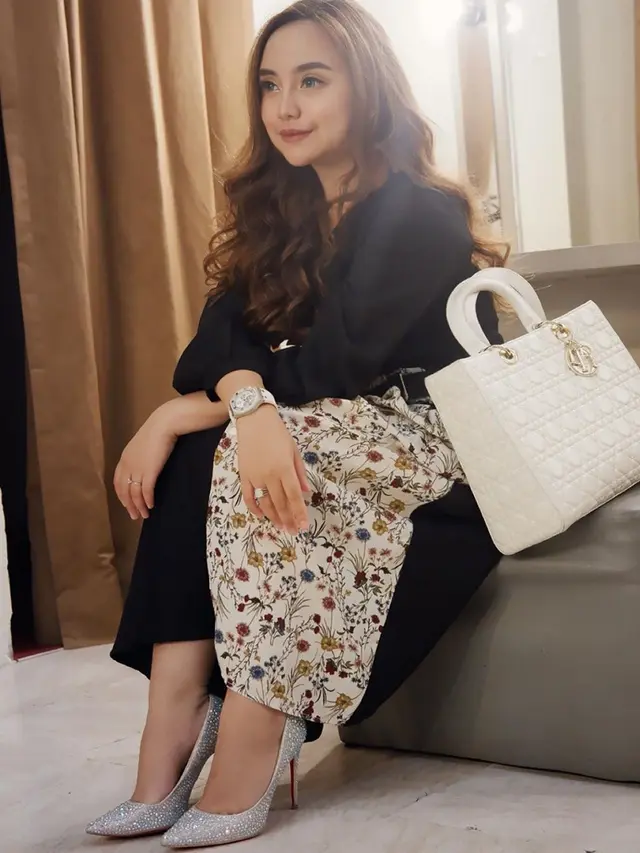 Gaya Glamor Salmafina Sunan