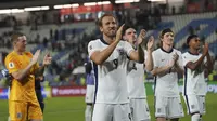 Harry Kane (Inggris) menyapa para suporter di akhir laga kualifikasi Piala Dunia Grup K melawan Serbia di Rajko Mitic Stadium, Beograd, Serbia, 9 September 2025. (AP Photo/Darko Vojinovic)