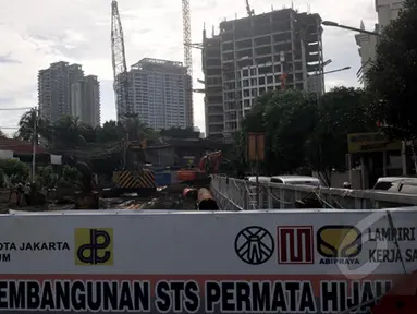 Proyek pembangunan jalan layang permata hijau yang menghabiskan APBD DKI 2015 sebesar Rp 131 miliar sudah masuk dalam tahap pengeboran dan di targetkan selesai akhir 2015, Jakarta, Senin (2/3/2015). (Liputan6.com/Johan Tallo)
