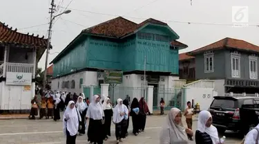 Kampung Al Munawwar merupakan Kampung pemukiman Arab pertama di Palembang, terletak di tepian Sungai Musi.
Situs sejarah islam yang berusia lebih dari 600 tahun.