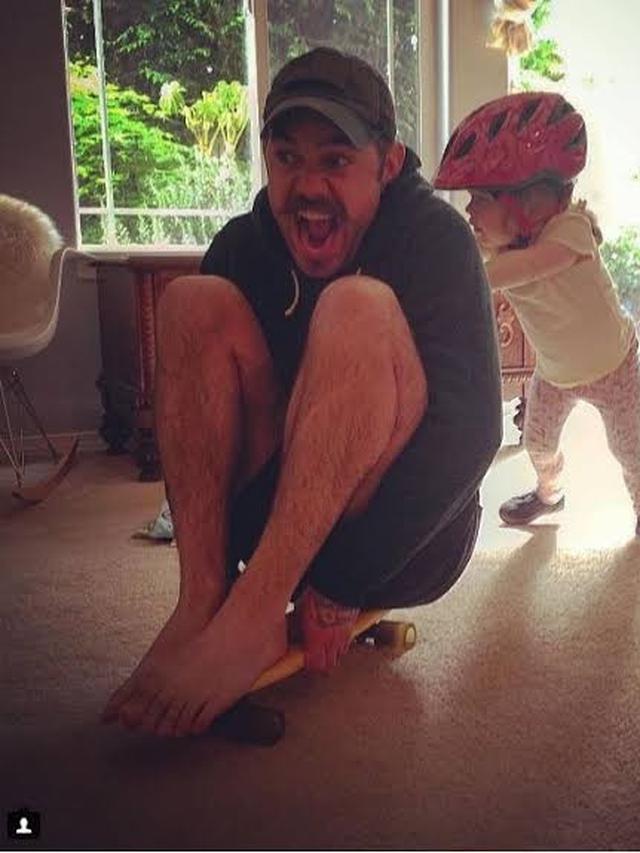 10 Kelakuan Bapak-Bapak saat Diminta Jaga Anak Ini Bikin Geleng Kepala