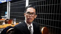 Almas Tsaqibbirru merupakan mahasiswa Fakultas Hukum Universitas Surakarta (UNSA) yang gugatannya dikabulkan Mahkamah Konstitusi (MK).(Liputan6.com/Fajar Abrori)&nbsp;