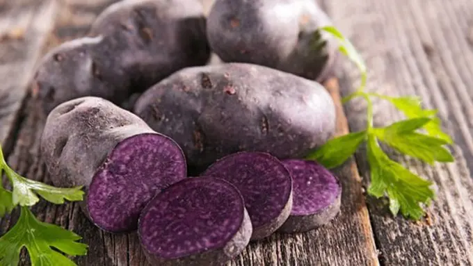 Kentang ungu/copyright iStockphotos.com/margouillatphotos