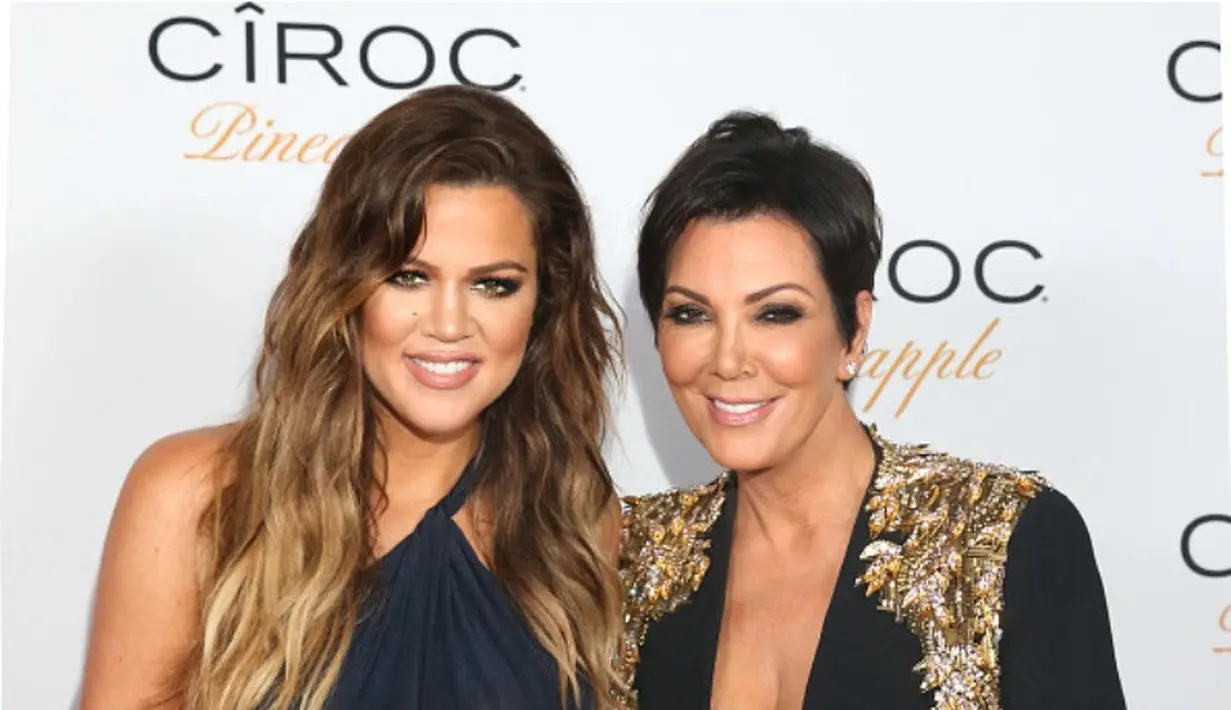 "Khloe hanya konsentrasi pada bayinya, menjadi seorang ibu, dan hal itu pula yang dilakukan para saudarinya," ujar Kris. (Gossip Cop)