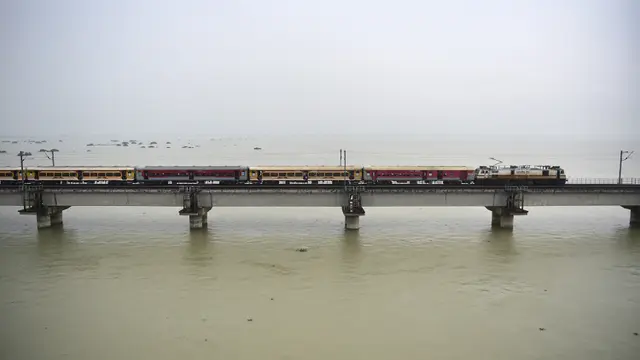 FOTO: Hujan Lebat Sebabkan Banjir di India