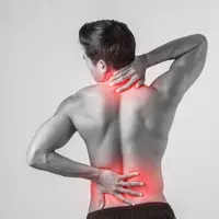 Pernah kamu merasakan rasa nyeri yang menjalar dari punggung bawah hingga ke kaki, Sahabat Fimela? [Dok/freepik.com/jcomp]