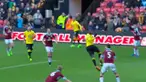 Pemain pinjaman dari AC Milan, Mbaye Niang tampil gemilang di laga debutnya dengan mencetak satu gol dan satu assist. (Ballball Video)