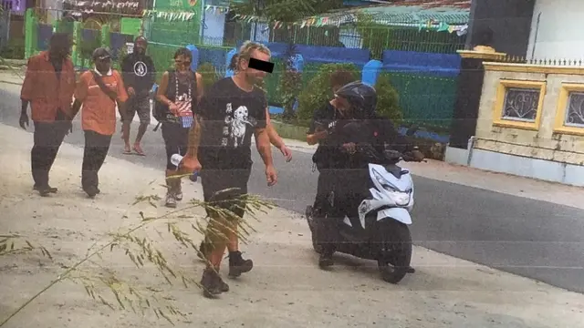 Dua dari empat WN Australia yang diduga ikut dalam aksi Papua Merdeka di Sorong, Papua, 27 Agustus 2019. (dok Imigrasi)