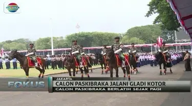 Latihan arak-arakan kirab memeriahkan gladi kotor para Capaskibraka Nasional 2017, Senin (14/8) kemarin.