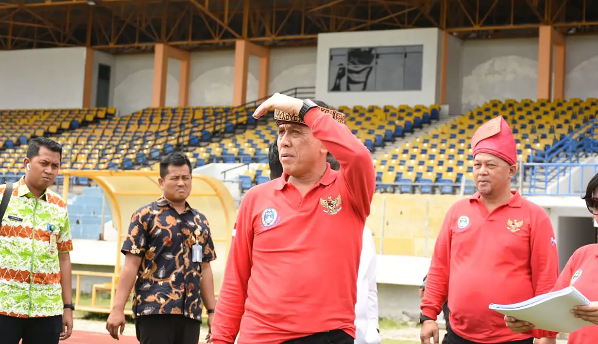 Ketum PSSI, Mochamad Iriawan, melakukan pengecekan saat berkunjung ke Stadion Utama Riau, Pekanbaru, Kamis (13/2). Stadion ini menjadi satu dari sebelas stadion yang dinominasikan sebagai tuan rumah Piala Dunia U-20 2021. (Dok PSSI)