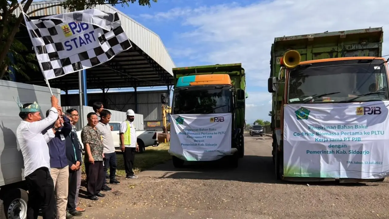 Pengiriman bahan bakar cofiring di Pembangkit Listrik Tenaga Uap (PLTU) Tanjung Awar-Awar dan PLTU Paiton. (Dian Kurniawan/Liputan6.com)