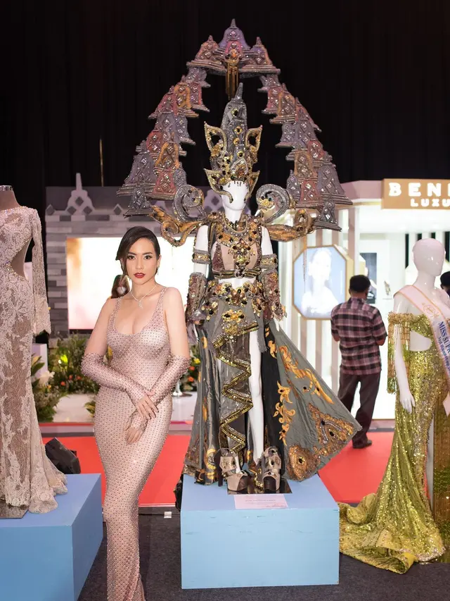 Potret Elvira Devinamira Saat Hadir Di Grand Final Puteri Indonesia 2022 Anggun Pakai Gaun