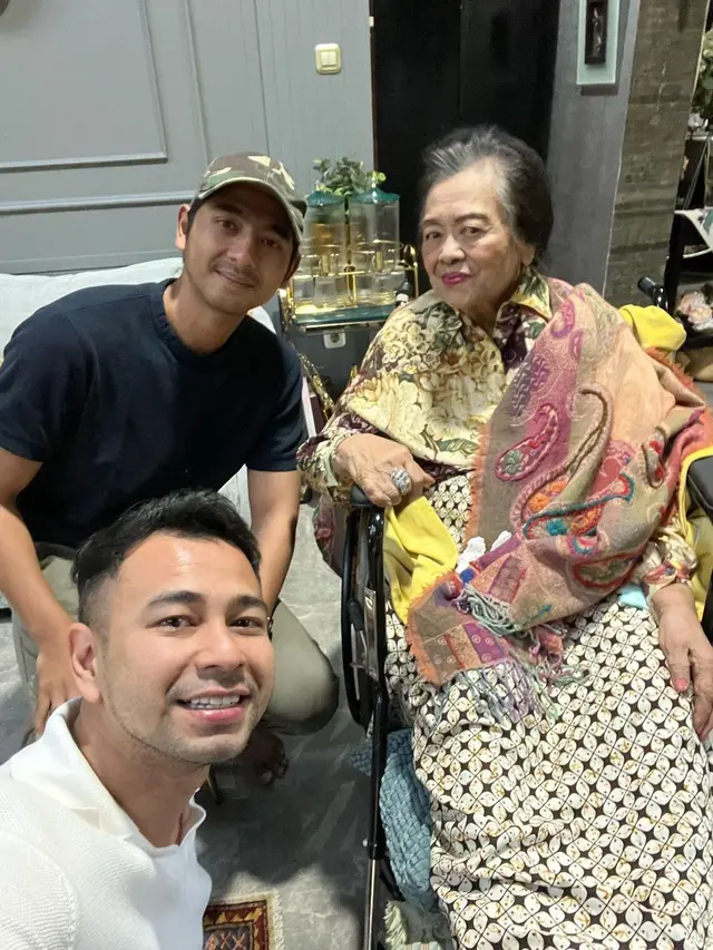 Ngefans Aldebaran, Ini 6 Momen Nenek Raffi Ahmad Dijenguk Arya Saloka