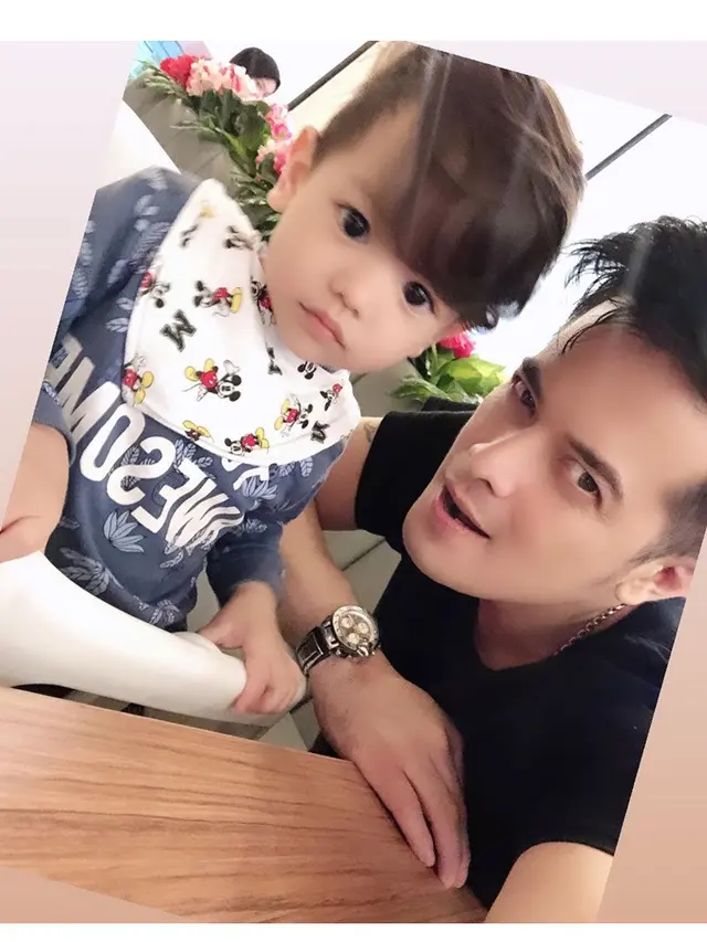 Jarang Tersorot, Ini 7 Potret Choky Andriano dengan Ketiga Anaknya