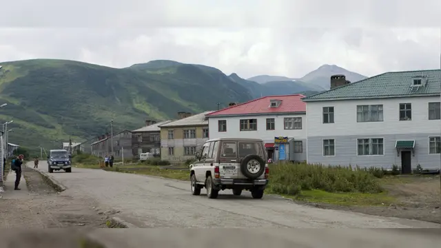 Kota Severo-Kurilsk, di Pulau Paramushir, Kepulauan Kuril yang berada di bawah administrasi Rusia. Kawasan kepulauan Kuril tengah menjadi sengketa antara Rusia dan Jepang selama menahun (Wikimedia commons)