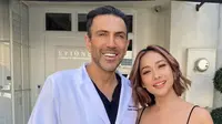 BCL menjalani perawatan wajah dengan dr. Simon Ourian, dokter langganan Kim Kardashian dan Kylie Jenner (Foto: Instagram @simonourianmd1)