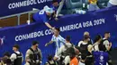 Tercatat, Lautaro Martinez hanya dua kali masuk starting XI Argentina. (Megan Briggs/Getty Images North America/Getty Images via AFP)