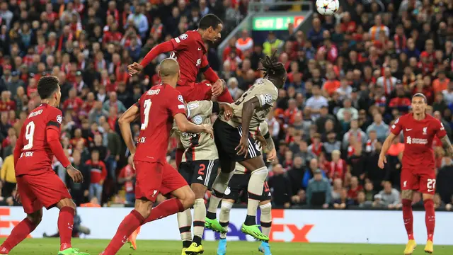 Joel Matip saat mencetak gol kemenangan Liverpool atas Ajax di Liga Champions