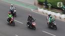Pengendara sepeda motor melintas di kawasan Jalan Jenderal Sudirman, Jakarta, Selasa (10/10/2023). (Liputan6.com/Angga Yuniar)