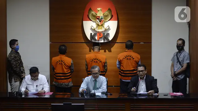 FOTO: KPK Tahan Tiga Mantan Pimpinan DPRD Jambi