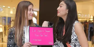 Beredar kabar dua artis cantik Raline Shah dan Millane Fernandez ada sinyalemen cinta sesama jenis. Hal itu langsung dibantah dengan tegas oleh Milane Fernandez. (Andy Masela/Bintang.com)