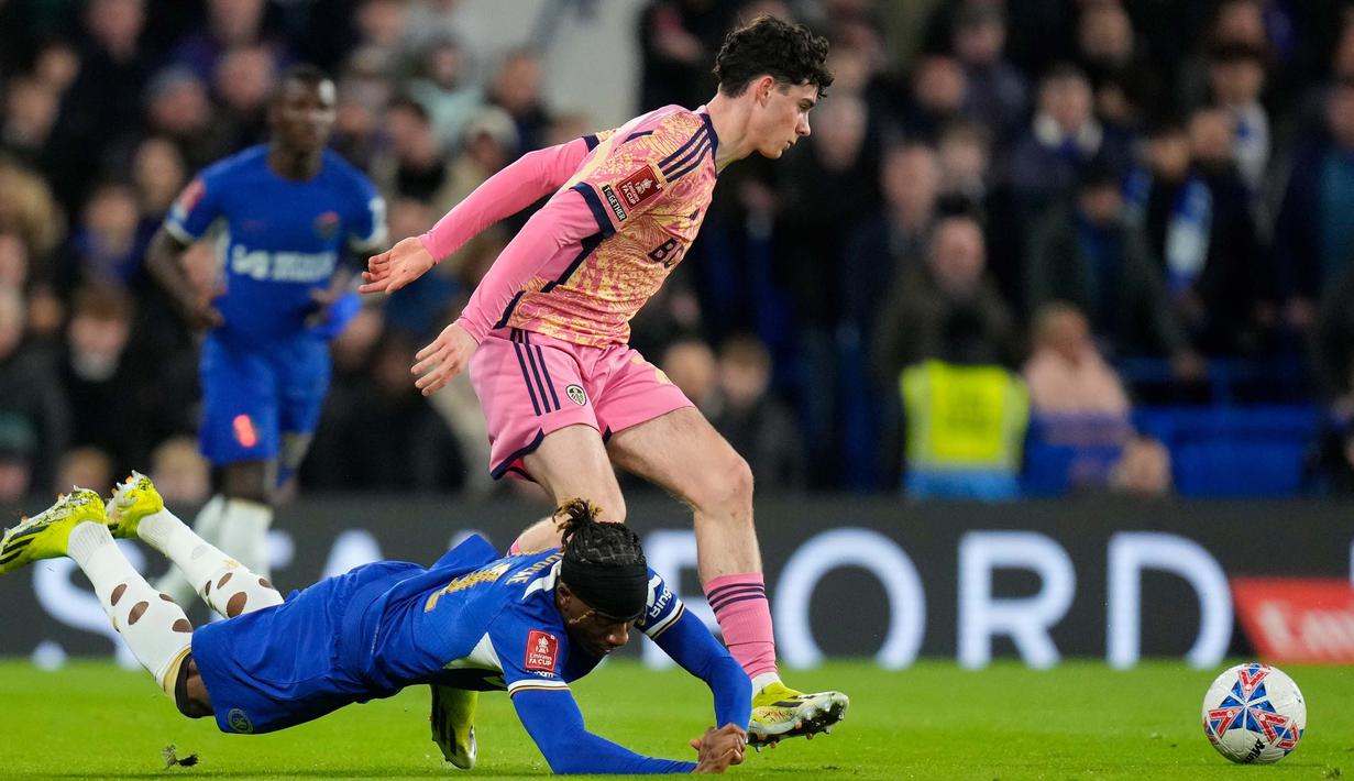 Hingga akhir laga, The Blues menang tipis 3-2 dan berhak lolos ke perempat final. (AP Photo/Kirsty Wigglesworth)