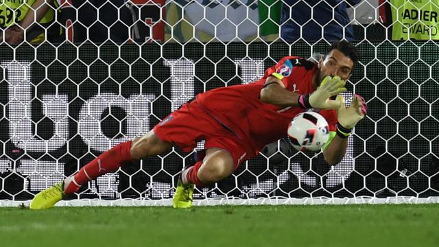 Foto Piala Eropa: 5 Pemain Tertua Timnas Italia Sepanjang Sejarah Euro, Termasuk Gianluigi Buffon dan Dino Zoff