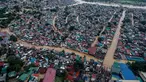 Foto udara menunjukkan rumah-rumah warga yang terendam banjir akibat Topan Vamco di Manila, Filipina (12/11/2020). Pemerintah Filipina pada Jumat (13/11) mengungkapkan Topan Vamco, yang memicu banjir besar dan tanah longsor menelan sedikitnya 14 korban jiwa. (Xinhua/Istana Kepresidenan Filipina)
