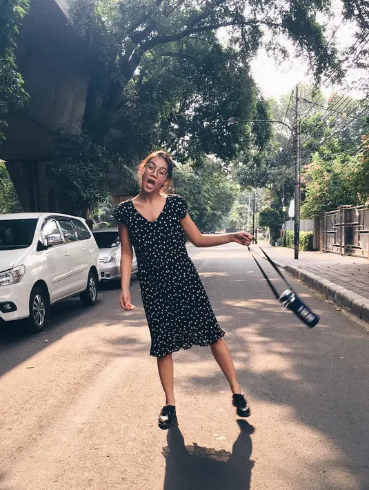 Pada tanggal 11 Mei lalu, Monita sukses menyuguhkan penampilannya yang bertajuk "Tiga Menguak Takdir" di sebuah acara Galeri Indonesia Kaya. (Liputan6.com/Instagram/@monitatahalea)