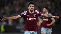 Saat Liga Inggris 2023/2024 baru memasuki pekan pembuka, Manchester City harus kehilangan gelandang andalan mereka, Kevin De Bruyne yang mengalami cedera serius. Dalam laga kontra Burnley, KDB ditarik keluar pada menit ke-23 setelah cederanya kambuh. Dengan masa pemulihan yang diperkirakan akan memakan waktu lama, The Citizens pun dikabarkan segera mencari alternatif pengganti Kevin De Bruyne. Empat gelandang berikut mungkin bisa jadi pertimbangan. (AFP/Ben Stansall)