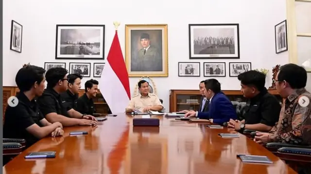 Presiden Prabowo Subianto bersama Pandawara Group di Istana Merdeka Jakarta, Selasa (11/3/2025)
