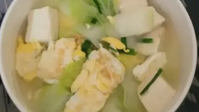 Resep sup tahu sawi bumbu China. (dok. Cookpad @Titikdapurrumahan)