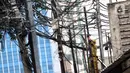 Selain itu, ada juga kabel yang terlihat digulung pada tiang. (Liputan6.com/Angga Yuniar)