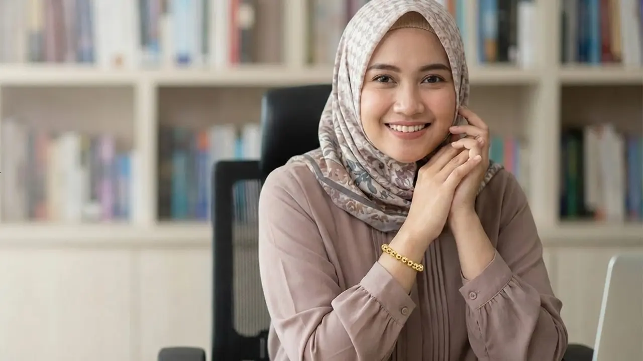 Model Gelang Emas Feminin untuk Pekerja Kantoran Berhijab