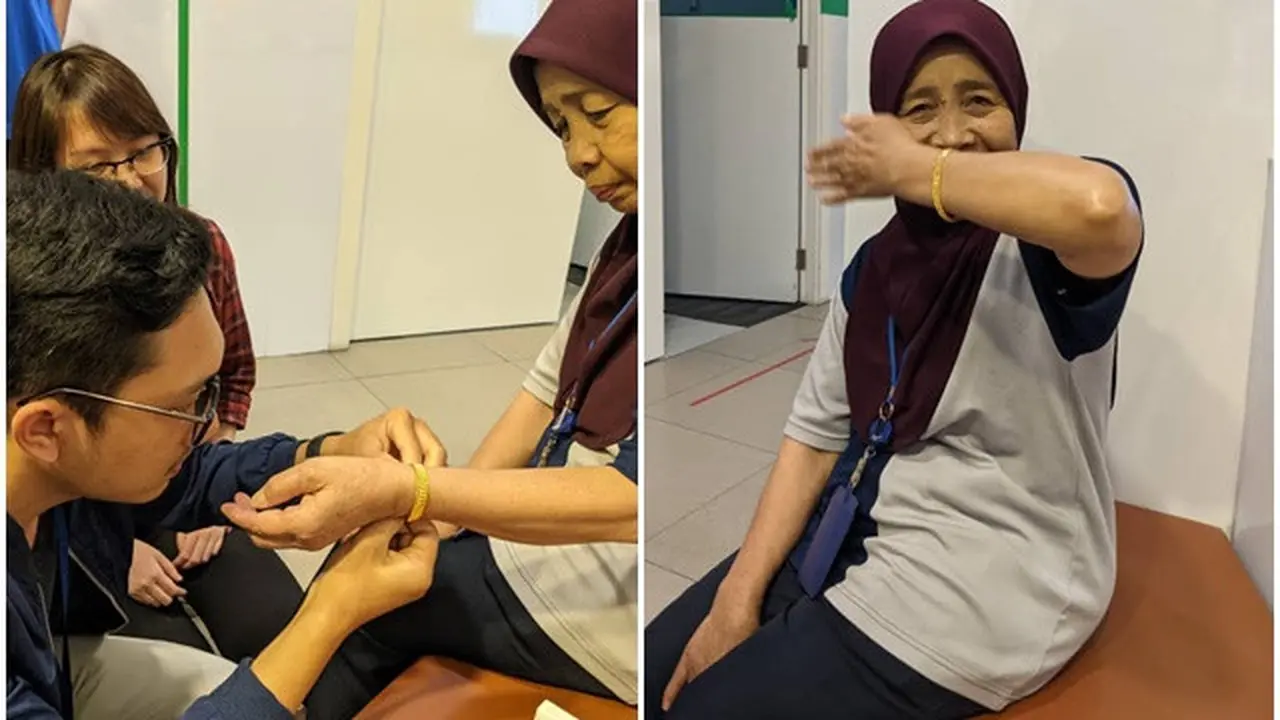 Diputus Kerja, Petugas Kebersihan Ini Dapat Hadiah Gelang Emas dari Karyawan