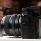 Kamera medium format perdana dari Fujifilm, GFX-50S (sumber: engadget.com)