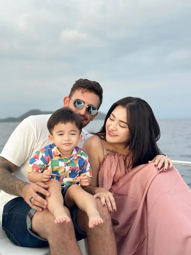 Potret Nathalie Liburan Bareng Pacar (Sumber : Instagram/@nathalieholscher)