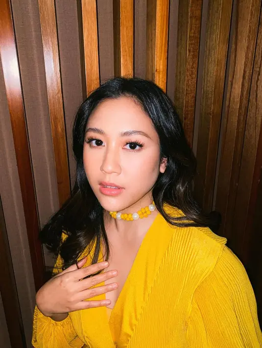 Setelah menikah pesona kecantikan Sherina justru makin kuat. Si aktris multitalenta ini juga sedang menyiapkan lanjutan Petualangan Sherina 2 bersama lawan mainnya, Derby Romero. (Instagram @sherinasinna)