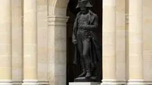 Patung Napoleon Bonaparte di Paris. (AFP/Bertrand Guay)