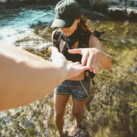 Untuk menolong orang lain, lima shio ini nggak perlu pikir panjang. (Sumber foto: unsplash.com)