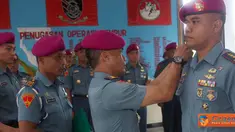 Citizen6, Sidoarjo: Komandan Brigade Infanteri-1 Marinir Kolonel Marinir Amir Faisol memimpin serah jabatan Wadan Brigif-1 Maryang di Loby Brigif-1 Mar Trian Mar R. Suhadi Sidoarjo, Senin (24/10). (Pengirim: Budi Abdillah)