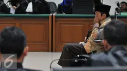 Waryono Karno saat mengikuti sidang pembacaan vonis putusan di Pengadilan Tipikor, Jakarta, Rabu (16/09/2015). Waryono divonis enam tahun penjara dan denda Rp 300 juta subsider tiga bulan. (Liputan6.com/Andrian M Tunay)