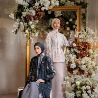 Tiga warisan inilah yang menjadi sumber cahaya dan inspirasi di setiap helai rancangan Klamby, menghidupkan identitasnya sebagai merek modest yang berakar pada kekayaan Nusantara. [@wearingklamby].