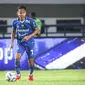 Pemain Persib Bandung, Beckham Putra Nugraha pada laga lanjutan pekan ke-3 BRI Liga 1 2023/2024 antara Persib Bandung melawan Dewa United FC di Stadion Gelora Bandung Lautan Api (GBLA), Bandung, Jumat (14/07/2023). (Bola.com/Bagaskara Lazuardi)