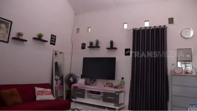 Penampakan rumah Elly Sugigi (YouTube/Trans7 Official)