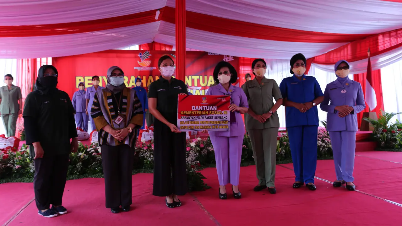 Salurkan 3.490 Paket, DWP: Semoga Nambah Semangat Bagi Ibu-Ibu Istri TNI