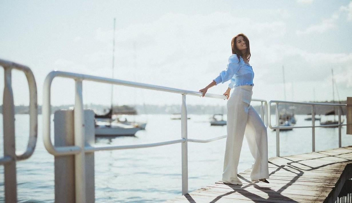 Berkerjasama dengan seorang photograper yang juga menetap di Sydney yakni @deppicto, Acha nampak memukau dalam berbagai potret yang ia bagikan. (Liputan6.com/IG/septriasaacha)