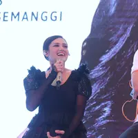 Mulan Jameela  resmi meluncurkan album barunya berjudul 99 Volume 2 Patience. Seperti diketahui, istri Ahmad Dhani tersebut merilis album terakhir pada tahun 2013 yang berjudul 2013. (Nurwahyunan/Bintang.com)