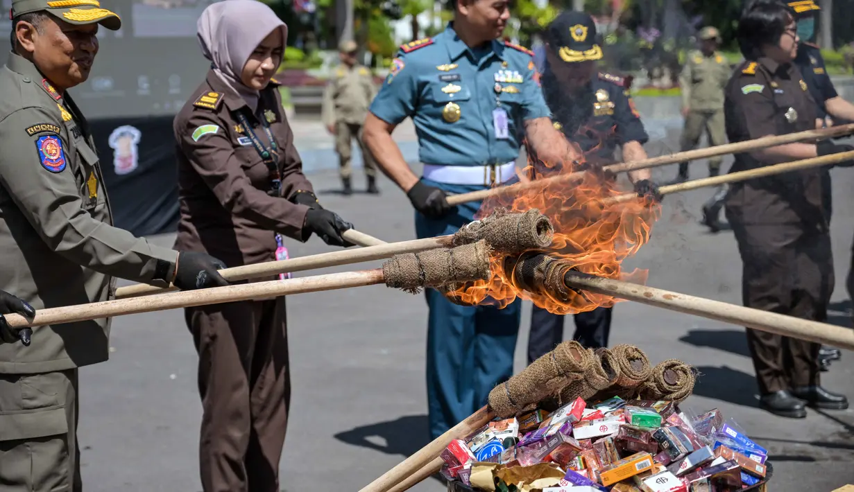 Diketahui, ada 11.192.740 batang rokok llegal dengan perkiraan nilai barang sebesar Rp116.622.818.900. (JUNI KRISWANTO/AFP)